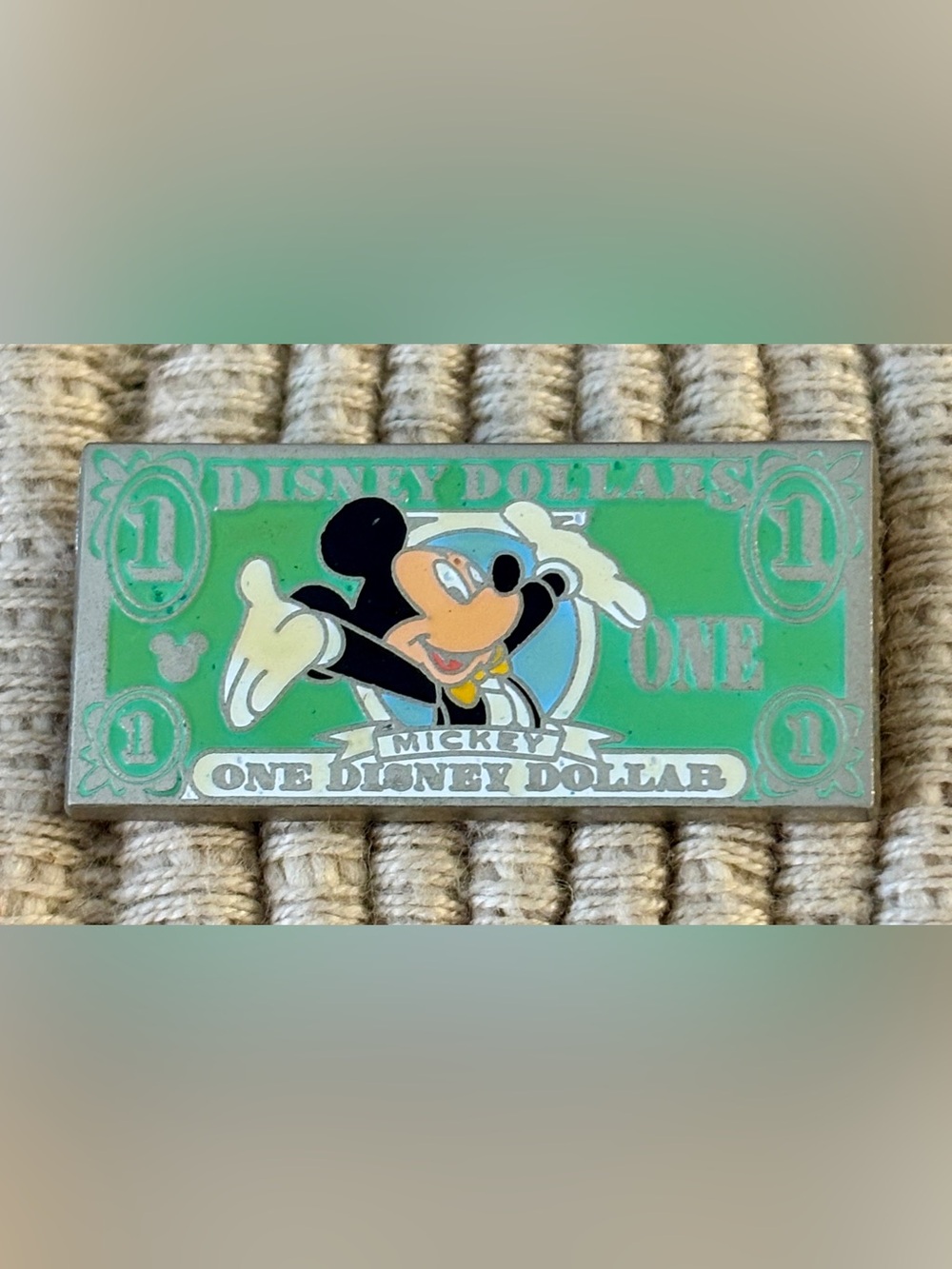 DISNEY $1 Mickey Mouse Disney Dollar Cast Lanyard Series Pin